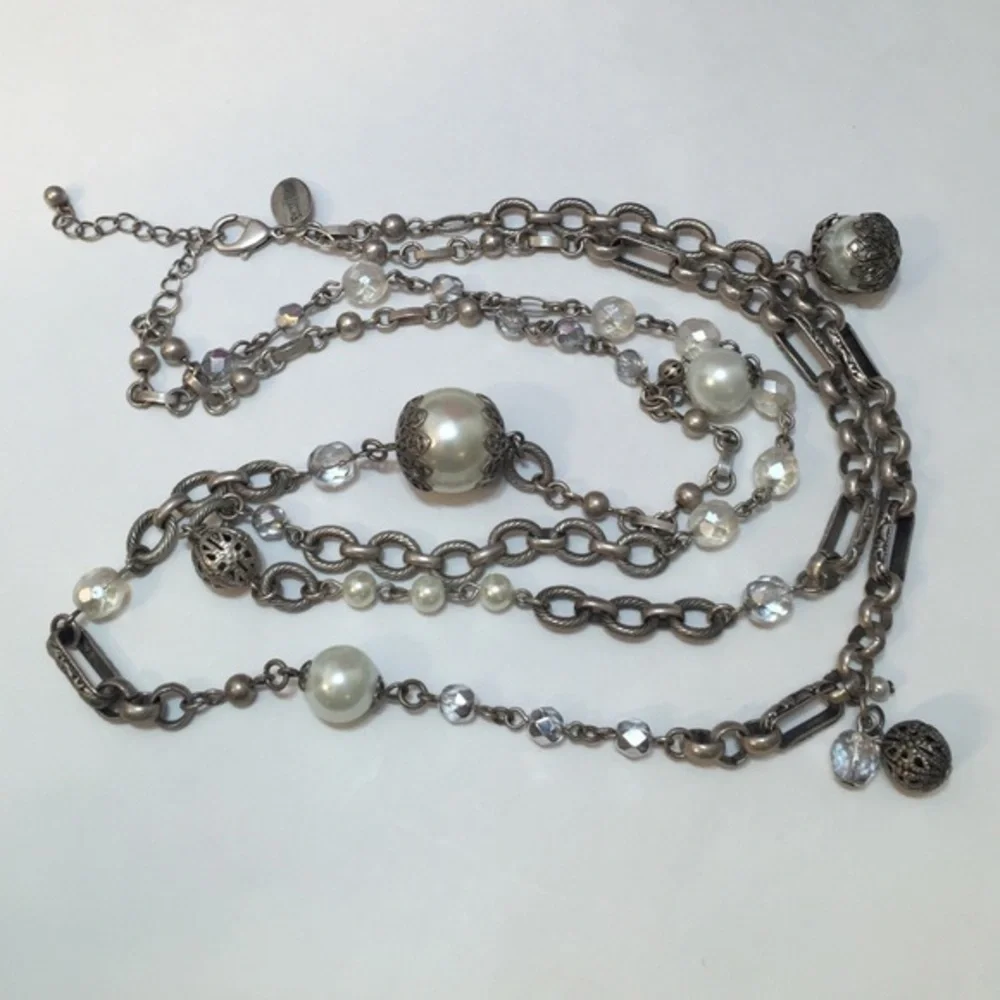 White House/Black market necklace